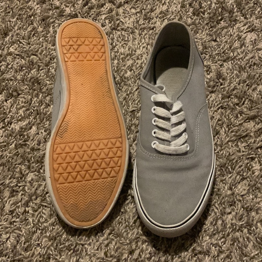 Grey sneakers - Picture 3 of 3